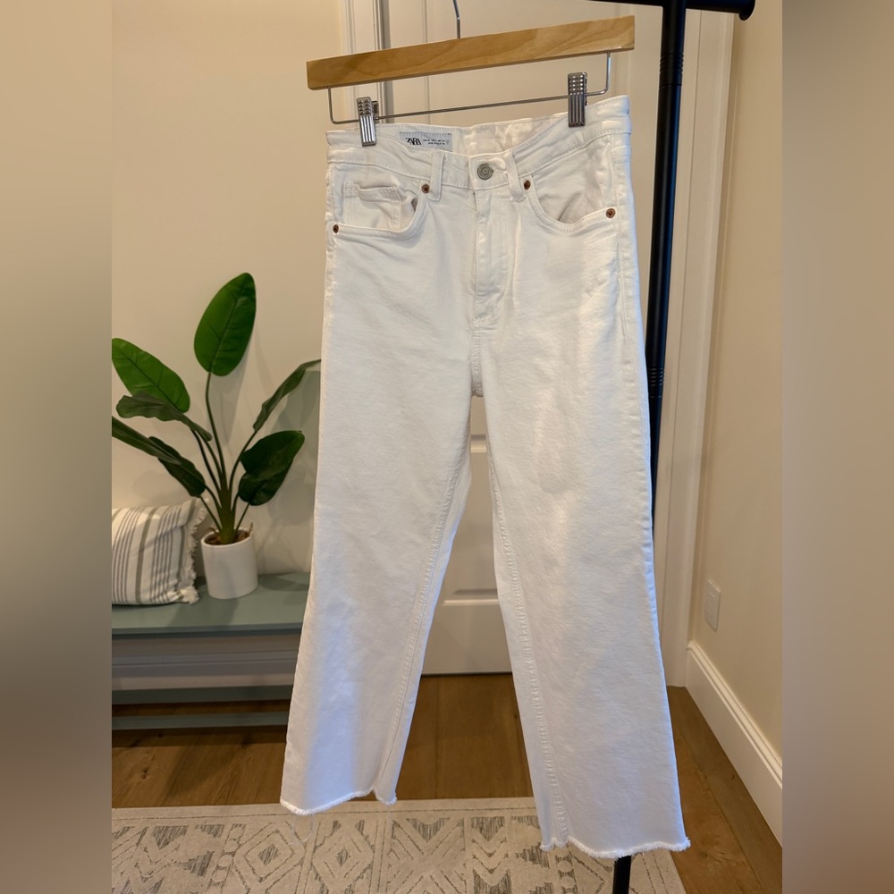 Zara White Women’s Straight-Leg Jeans